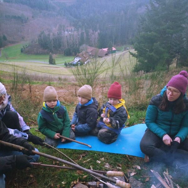 NALA-2024_12_Ausflug_Stockbrot_Jungs